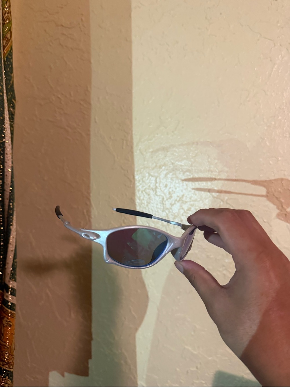 Silver Men’s Sport Sunglasses with Blue Mirrored Lenses Oakley
